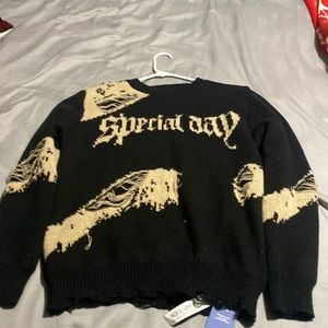 selling a brand new sweater never worn with tags still on.